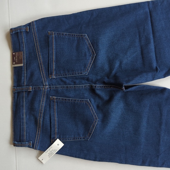 NWT Gloria Vanderbilt Amanda All-Around Slimming Classic Rise Capri Jeans 4 Blue - Picture 12 of 16